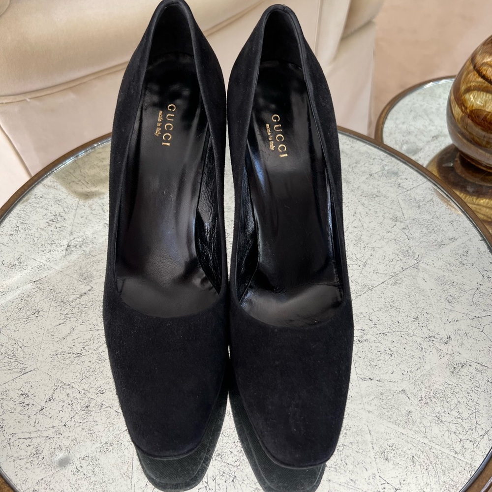 Gucci. Black suade. Platform Pumps. 4 inches. Size 9.5 - Picture 4 of 4